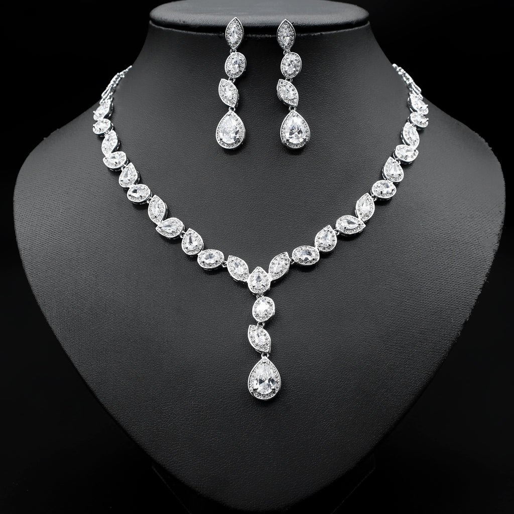 Couleur Zircon Collier Boucles d'oreilles Chaîne de clavicule Robe de mariage de luxe noble femme Trois p